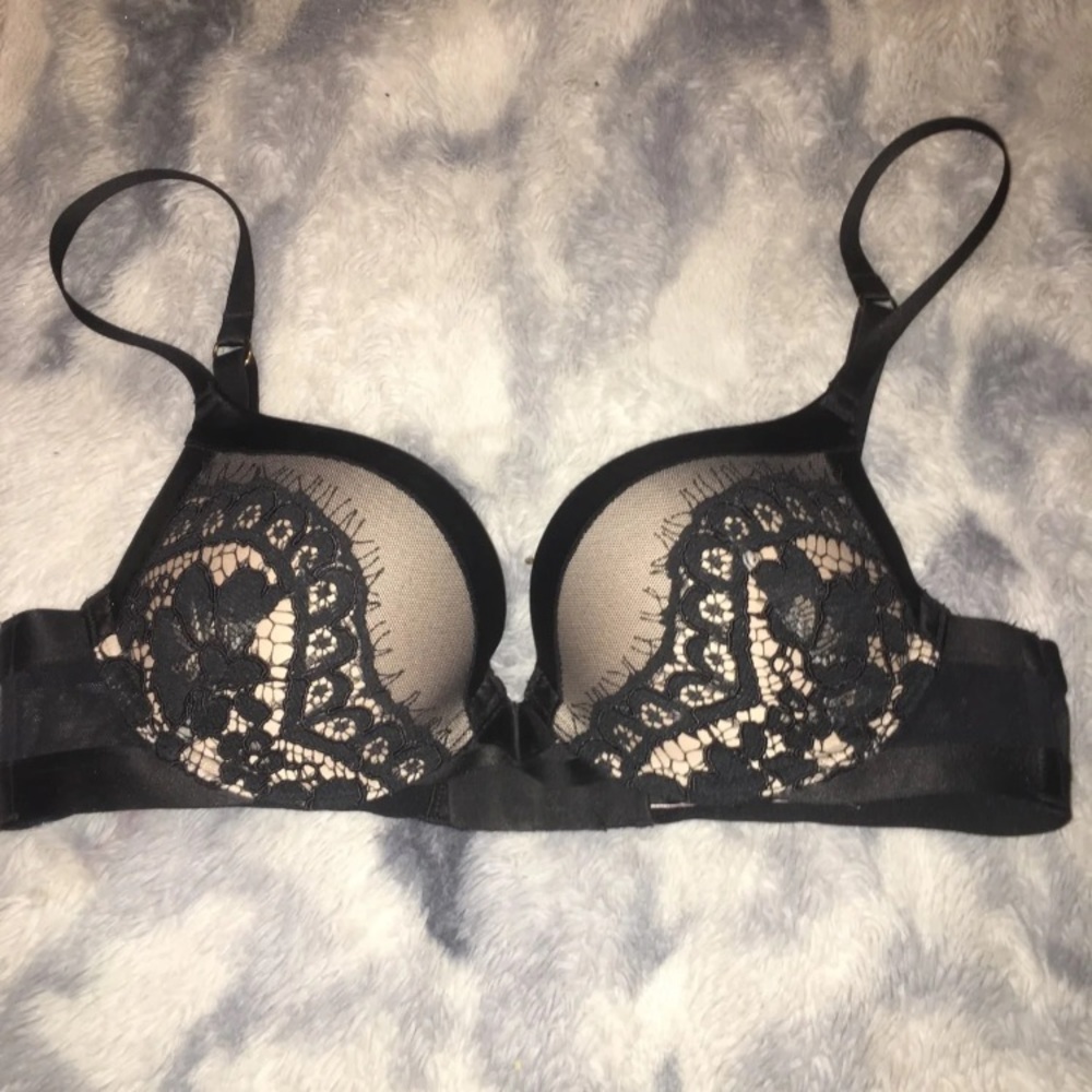 Victoria’s Secret Eyelet Lace bra